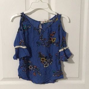 Girls open shoulder shirt 👚